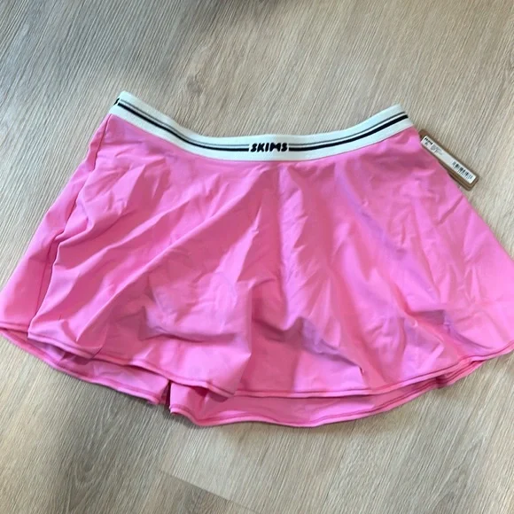 Skims pink tennis skirt. - Picture 2 of 3